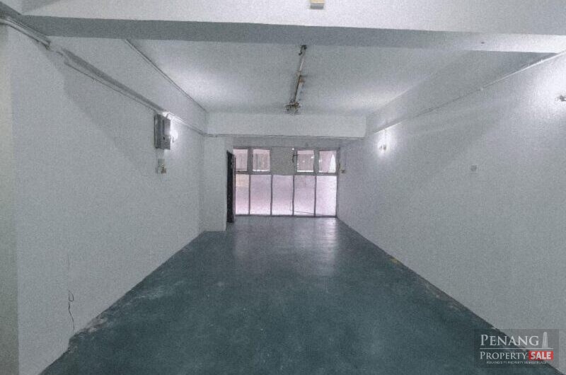 (FACING MAINROAD) First Floor Shoplot opposite Giant Bayan Baru For RENT