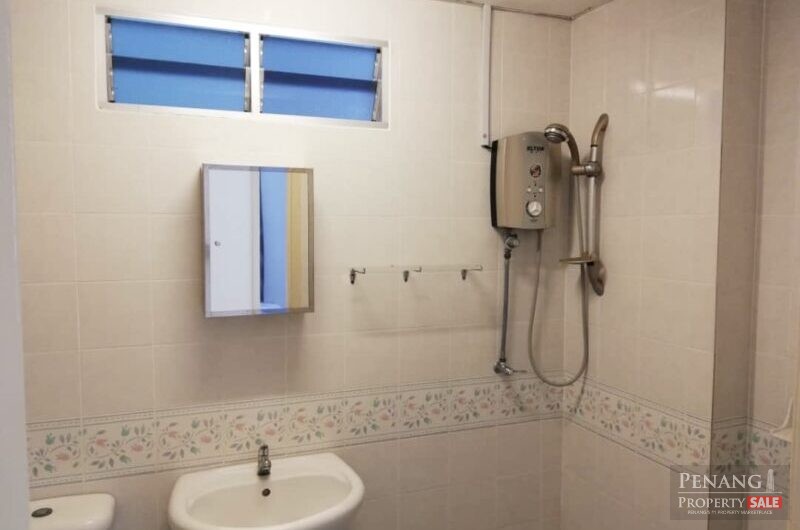 Fully Furnished Putra Place with 1 Carpark, Low Floor & Facing Pool