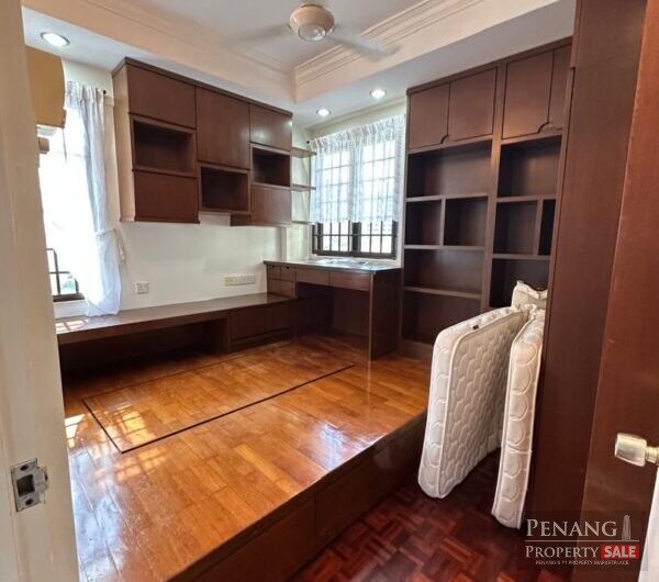 Lavinia Condo at Sungai Nibong , Near Queensbay