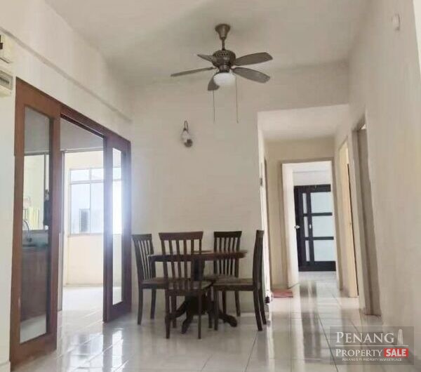 Value Buy! Renovated Putra Place with 1 Carpark