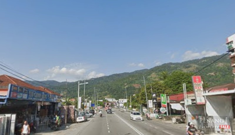 Single Storey Bungalow Facing Main Road