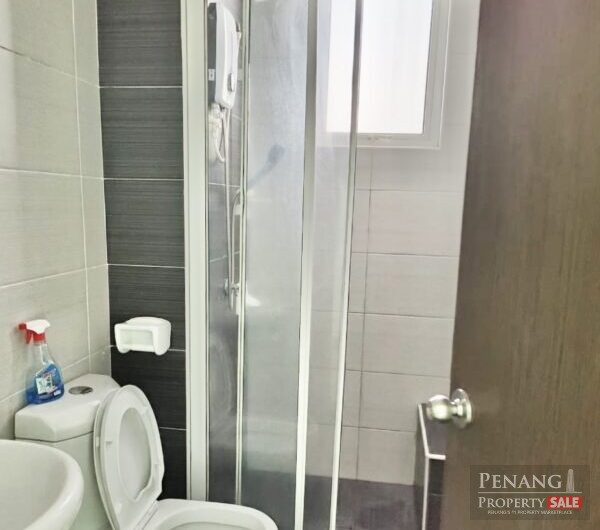 Worth Buy! Freehold Renovated Reflections Condo with 2 Carparks