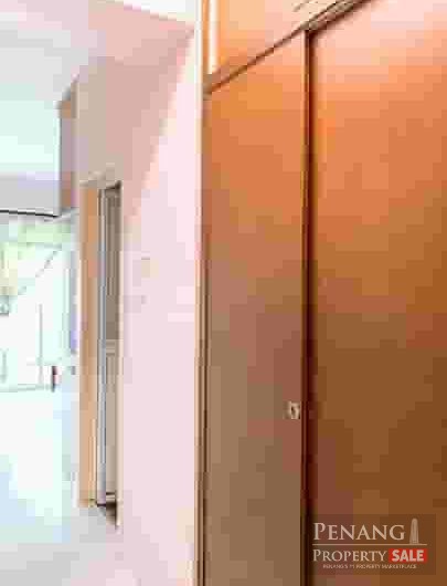 Halaman Kristal Block 1 At Lengkok Free School near Genearal Hospital, Klinik Kesihatan