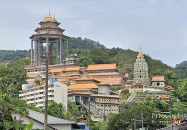 Single Storey Bungalow Facing Main Road