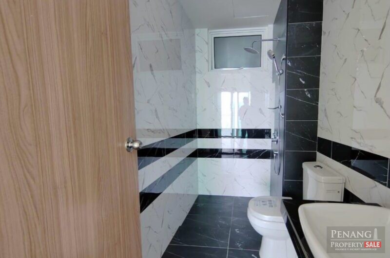 Quaywest Residence @ Seaview Queensbay Area For Sale 1310sqft Original Units with Private Lift