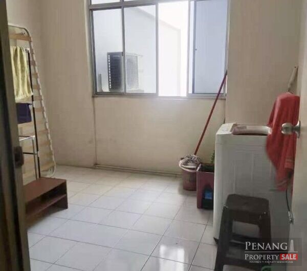 Value Buy! Renovated Putra Place with 1 Carpark