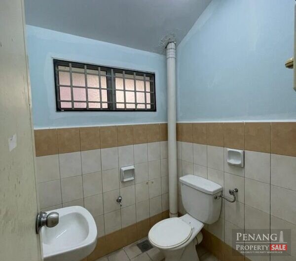 Batu Maung Double Storey Terrace, Facing Maidroad, Commercial Use