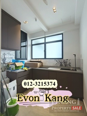 Muze @ PICC 1550SF Fully Renovated Nice Unit Key on hand 2 Parkings