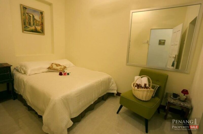 2 storey shop house end lot unit at kawasan Georgetown