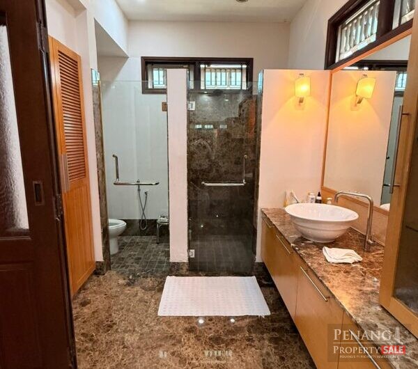 Semi-Detached House at Pulau Tikus (For Sale)