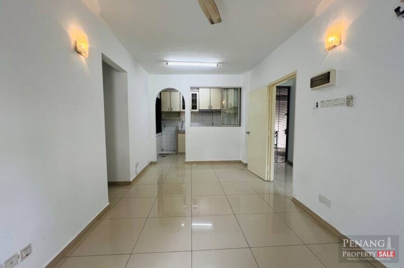 Villa Condo for rent at Relau Kitchen Well Conditions key with me