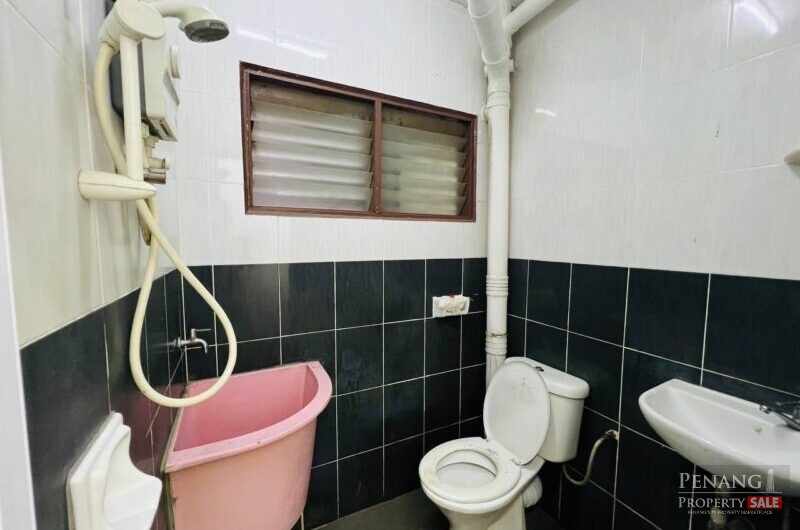 Villa Condo for rent at Relau Kitchen Well Conditions key with me