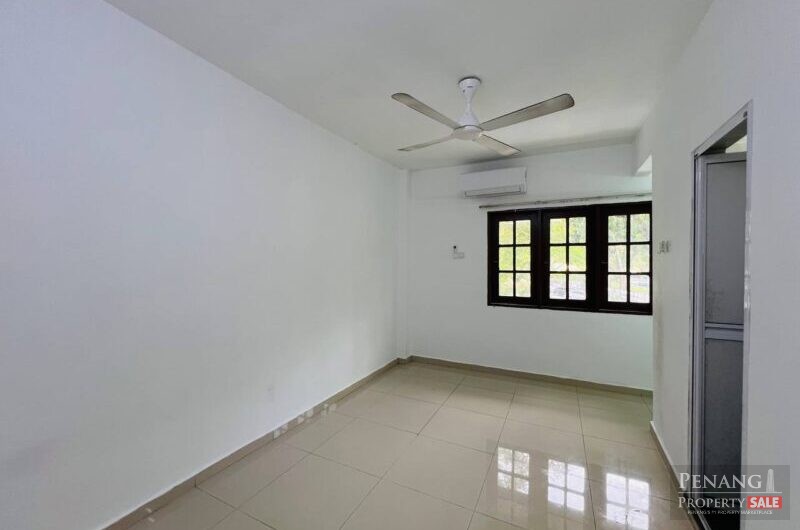 Villa Condo for rent at Relau Kitchen Well Conditions key with me