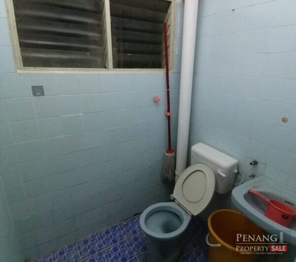 Villa Condo With Partially Furnished At Relau For Rent