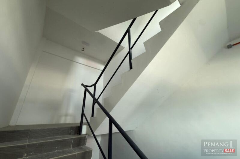 For Rent 1.5 Storey Detached Factory Valdor