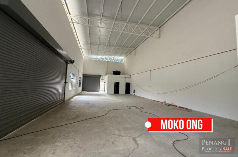 1.5 Storey Semi Detached Factory For Rent at Valdor