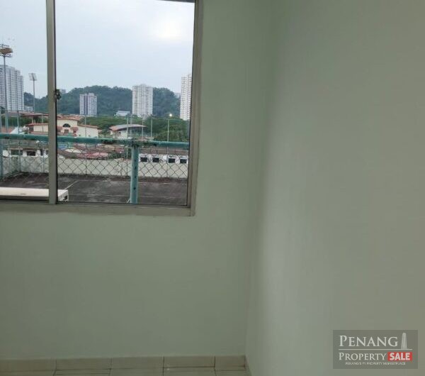 TAMAN PEKAKA APARTMENT FOR SALE, GOOD LCOATION, BESIDE LOTUS HYPERMARKET. FREEHOLD