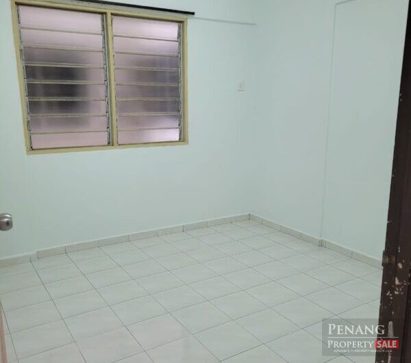 TAMAN PEKAKA APARTMENT FOR SALE, GOOD LCOATION, BESIDE LOTUS HYPERMARKET. FREEHOLD