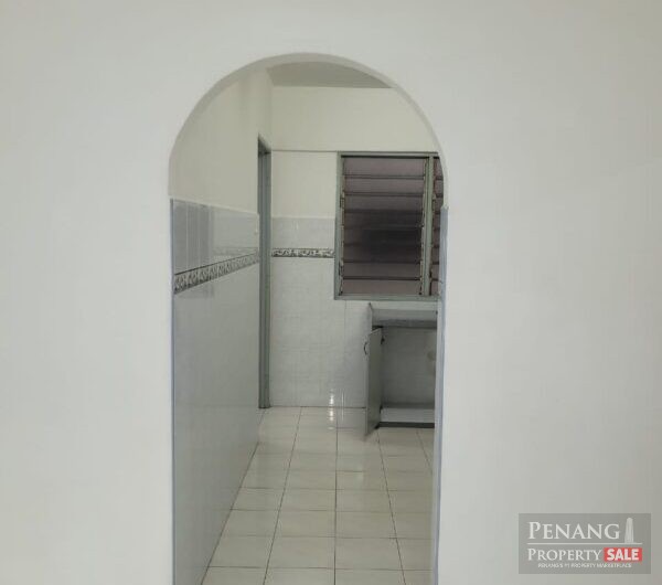 TAMAN PEKAKA APARTMENT FOR SALE, GOOD LCOATION, BESIDE LOTUS HYPERMARKET. FREEHOLD