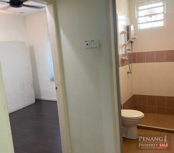 EMERALD PARK  APARTMENT @ TELUK KUMBAR FOR SALE. GOT LIFT. 2 CARPARK. VIEW NOW