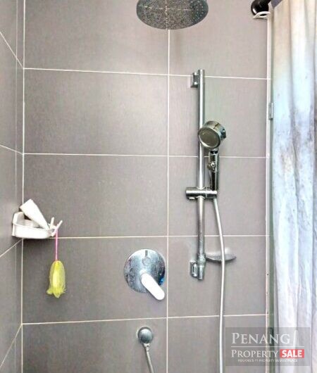 Golden Triangle 2 Corner unit At Sungai Ara – For Sale