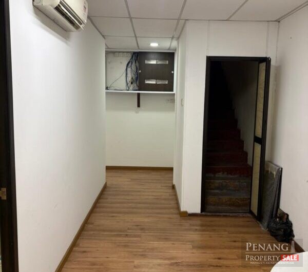 For sale  2 storey Terrace House  (Facing main road)