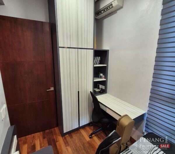 Queens Residence 1 @Bayan Lepas 1200sf seaview unit for sale