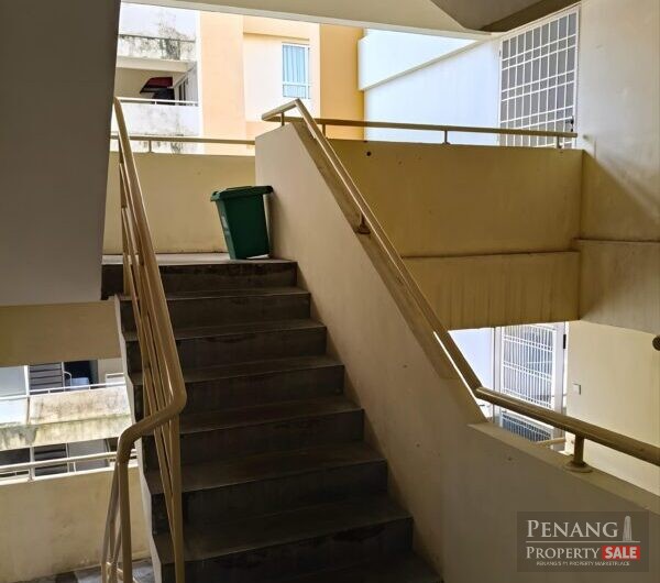 Greenlane Park – Partly Renovated – 860sf – 1 Car Park – Greenlane