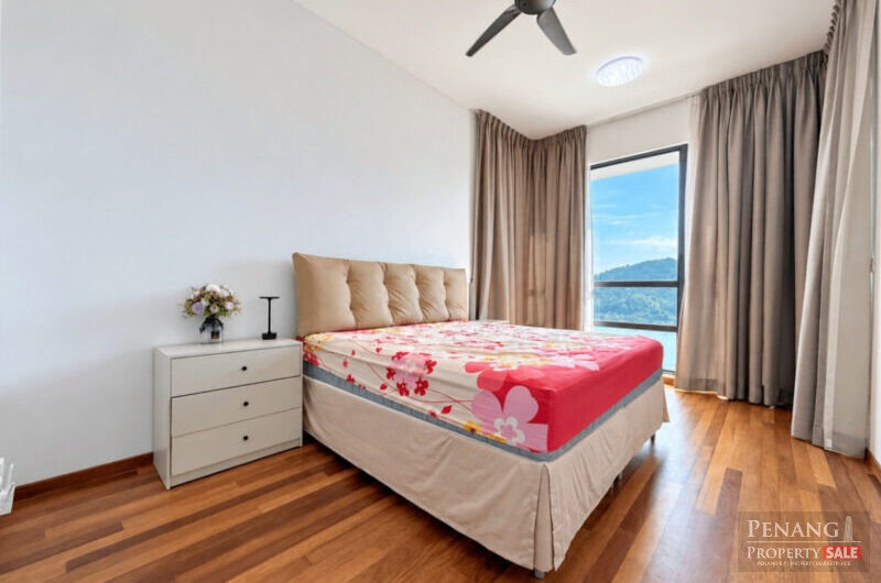 Queens Residence Q1 Renovated & Seaview 1410sf Queensbay Mall