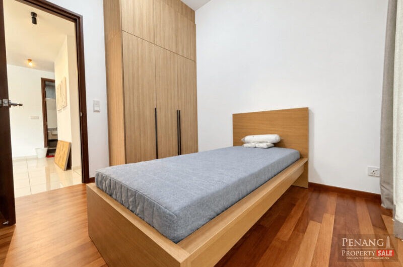 Queens Residence Q1 Renovated & Seaview 1410sf Queensbay Mall