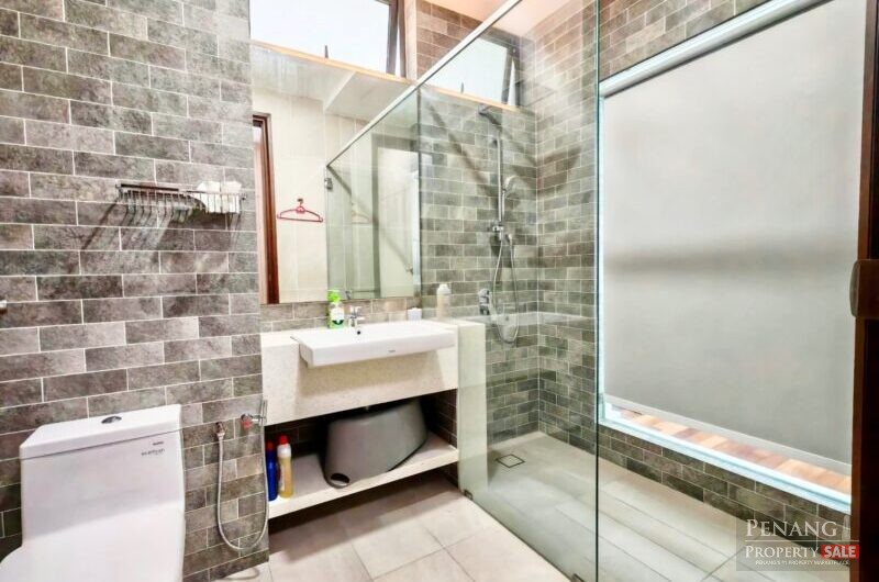 Queens Residences Q1 Direct Seaview @Queensbay 3 Bedrooms For Sale